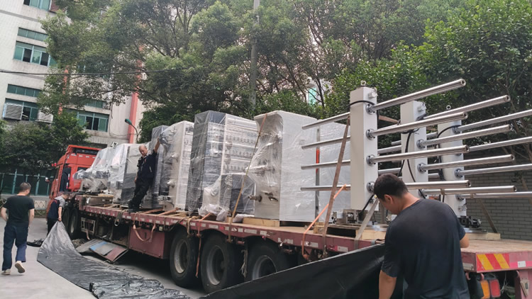 拆封拉線(xiàn)機(jī)要發(fā)走啦